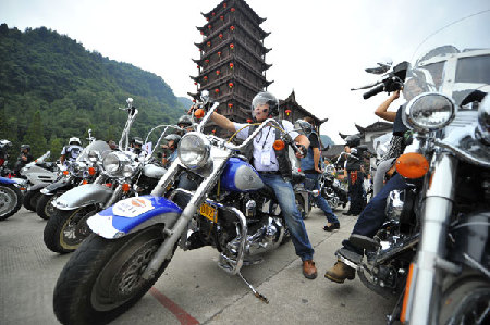 Roar and thrill of Harley music motorcycle riders in Zhangjiajie, C China’s Hunan Province