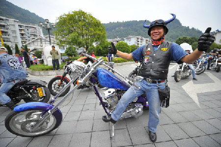 Roar and thrill of Harley music motorcycle riders in Zhangjiajie, C China’s Hunan Province