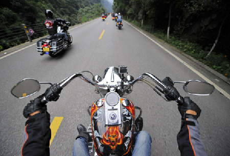 Roar and thrill of Harley music motorcycle riders in Zhangjiajie, C China’s Hunan Province