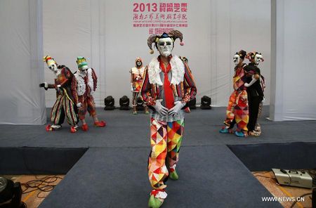 Students of Hunan Arts and Crafts Vocational College to present fashion designs