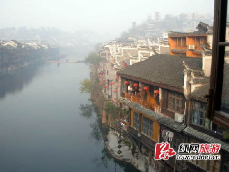 凤凰将建“烟雨凤凰”