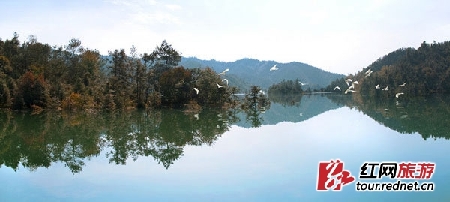 阅山阅水追风景 带孩子沿着新高速过寒假