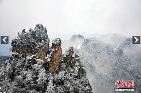 Spring snow adds charms to Wulingyuan National Park in Zhuangjiajie