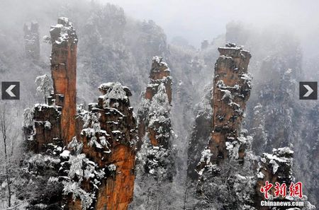 Spring snow adds charms to Wulingyuan National Park in Zhuangjiajie