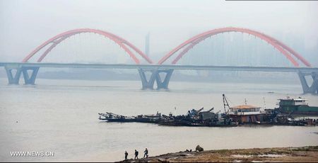 Shower and fog blanket central China's Changsha