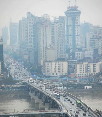 Shower and fog blanket central China's Changsha