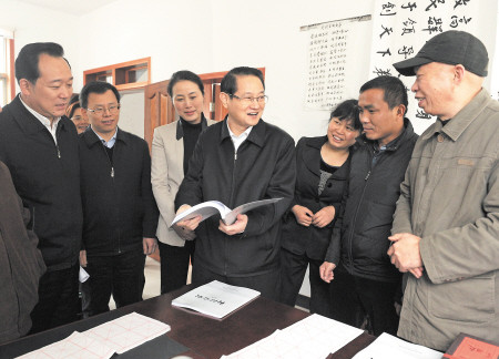 Party Chief Yi Lianhong visits model town Lianhua town in Changsha