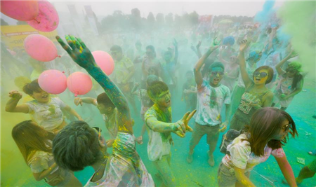 Spotlights of color run in Changsha