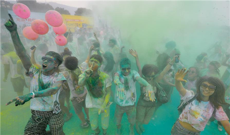 Spotlights of color run in Changsha