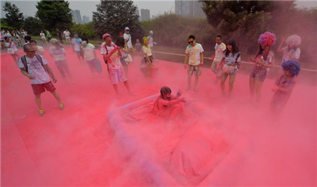 Spotlights of color run in Changsha