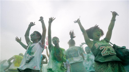 Spotlights of color run in Changsha