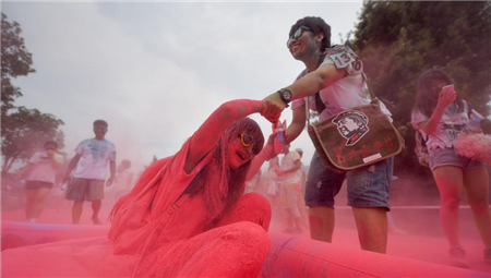 Spotlights of color run in Changsha