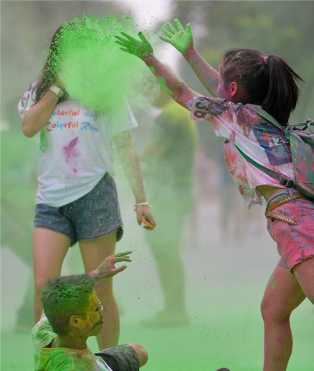 Spotlights of color run in Changsha