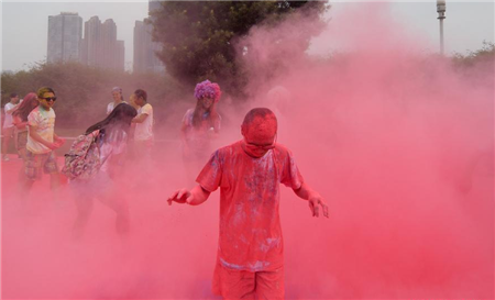 Spotlights of color run in Changsha