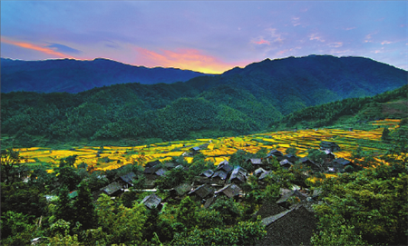 Beauty and charm weave their magic--Hunan's history and landscape