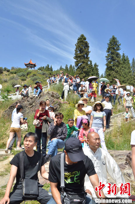 天山武林大会表演不“对打” 观众失望：似老人晨练