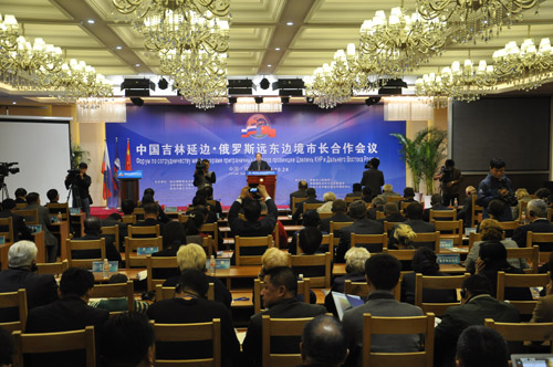 中俄远东边境市长合作会议在珲春召开