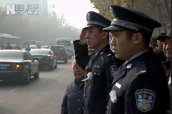 殉职民警黄升追悼会在徐州举行