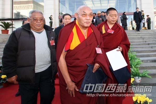 西藏政协大会闭幕 强调把维护社会稳定作为第一政治责任