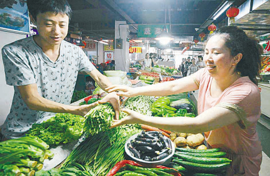 沈阳：“地产菜”批量上市 菜价集体“退烧”(图)