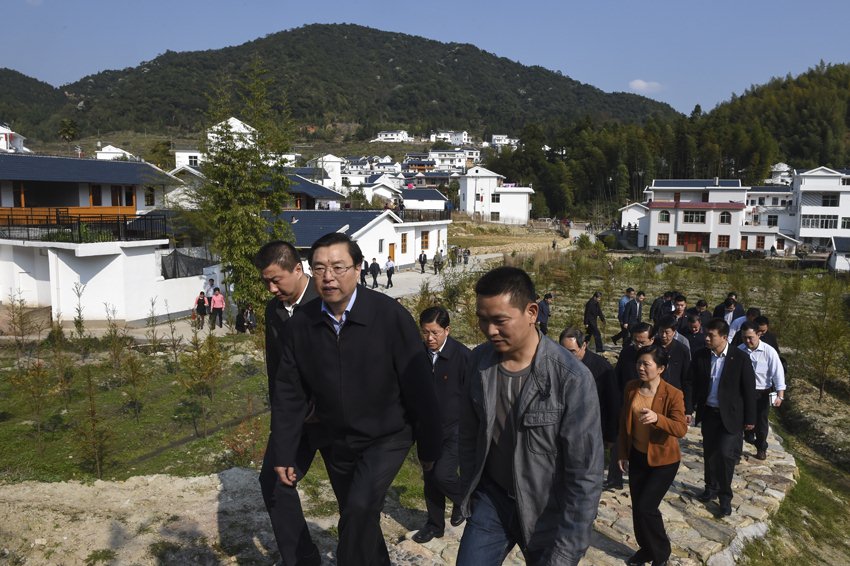 组图：习近平等到第二批党的群众路线教育实践活动联系点调研指导工作