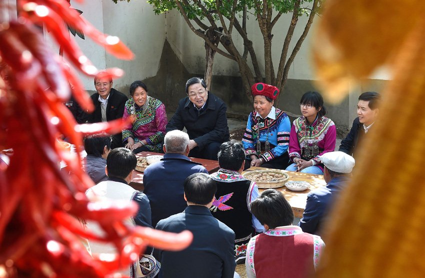 组图：习近平等到第二批党的群众路线教育实践活动联系点调研指导工作