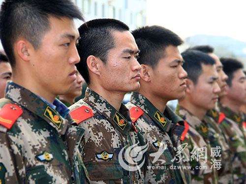 威海90后老兵退伍在即 站好最后一班岗致青春