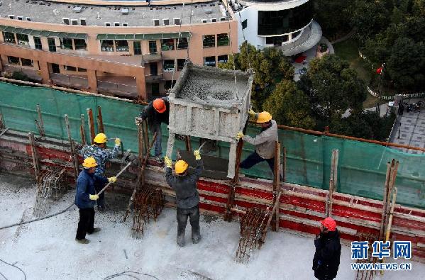 上海纽约大学主楼钢结构工程封顶