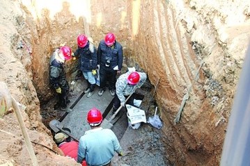 村民自家院外打水井挖出2200年前西汉古墓(图)
