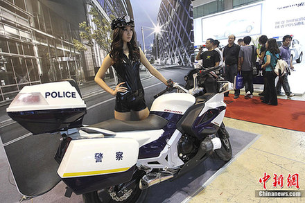 美女“警察”助阵中国国际警用装备展（图）