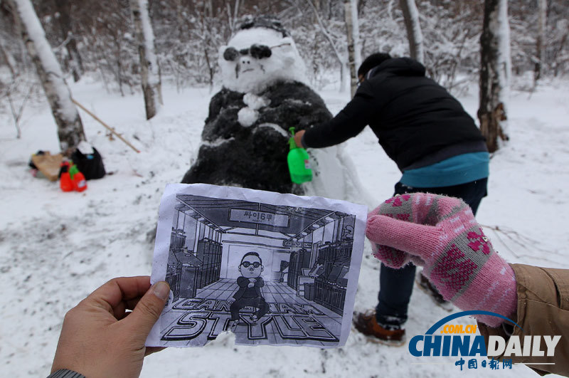 吉林长春市民堆“鸟叔”雪人 大跳骑马舞