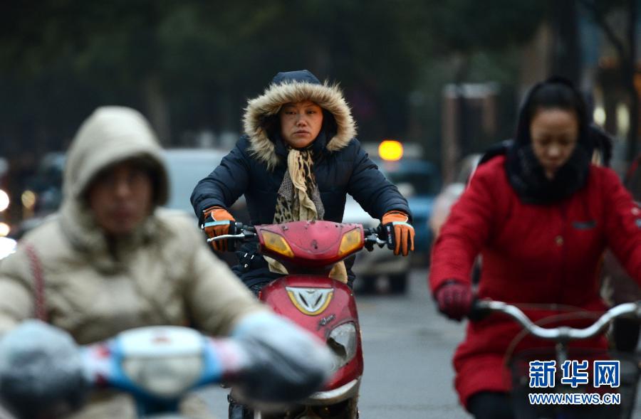 近期全国天气28年“最冷” 南方低温雨雪将加强