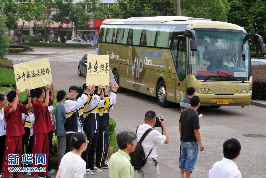 韩亚空难第7日 遇难者父母旧金山哀悼