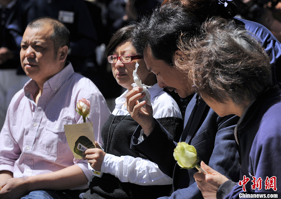 韩亚空难第7日 遇难者父母旧金山哀悼