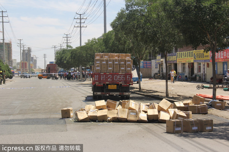 甘肃：50余箱强酸倒货过程中掉落泄漏 消防紧急处置