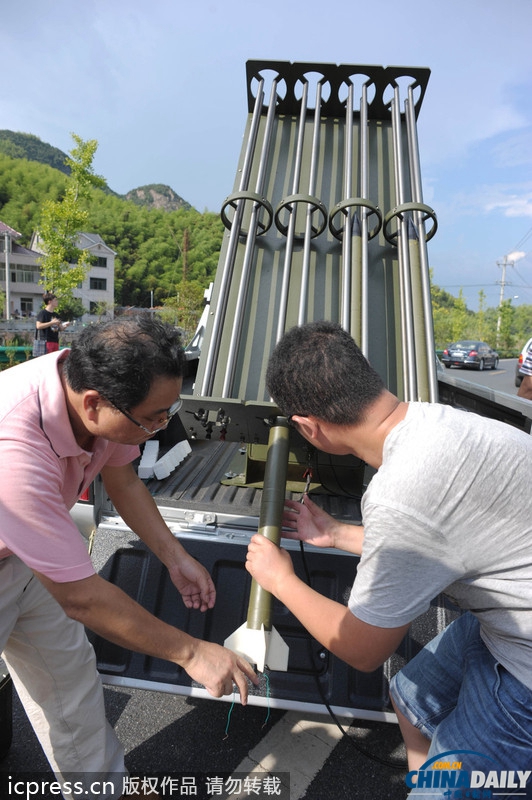 火箭弹射入空中 杭州成功实施人工增雨缓解旱情