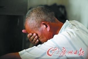 两老人因为爱情结伴打工 遭遇车祸1个盒饭两人吃