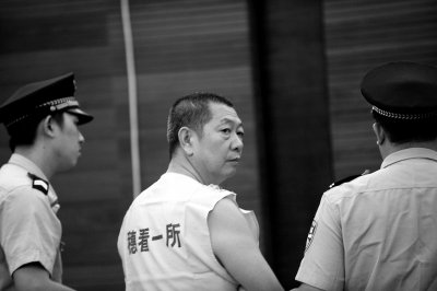 广州房叔获刑11年21套房无恙 法官称其有能力买