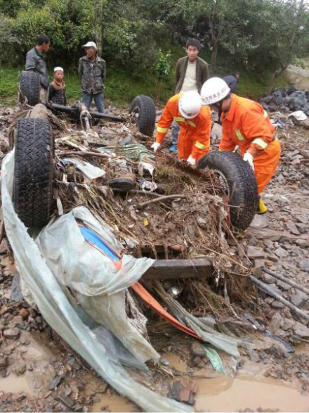 甘肃岷县:突遭冰雹暴雨灾害已致7人遇难1人失踪