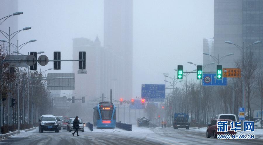 吉林黑龙江“暴雪围城” 多地中小学19日继续停课