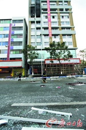 广州一公寓煤气爆燃 女子全身着火从7楼被炸飞