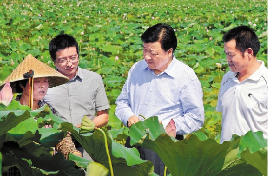 刘云山：群众的意见就是我们的镜子