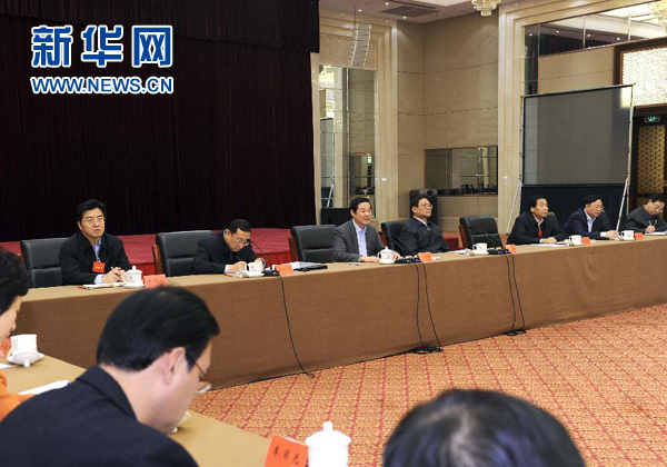 刘奇葆在志愿服务工作座谈会上强调 大力推进志愿服务制度化