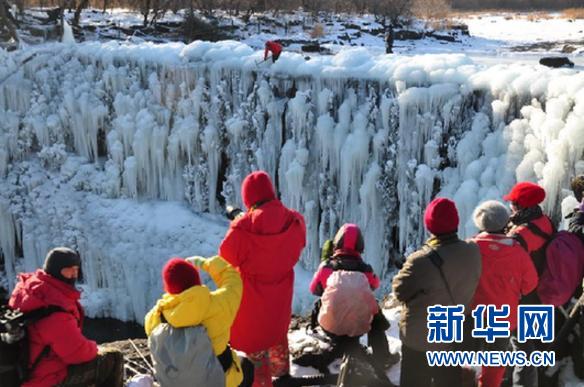 牡丹江镜泊湖景区现冰瀑