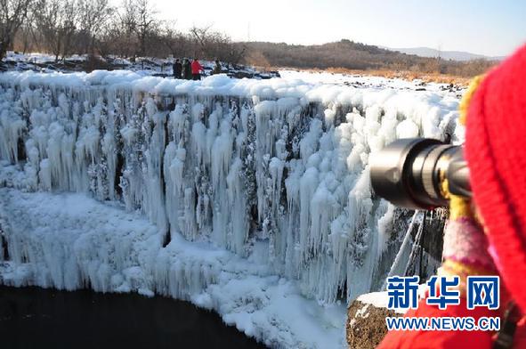 牡丹江镜泊湖景区现冰瀑