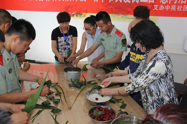 小小粽子洋溢浓浓警民情