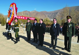 拉萨市举行清明节祭扫活动 张庆黎等出席