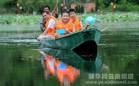 云南：湖光山色美 人在画中游