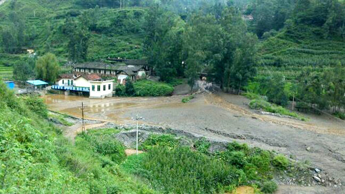 昆明东川暴发泥石流：造成损失700余万 无人员伤亡