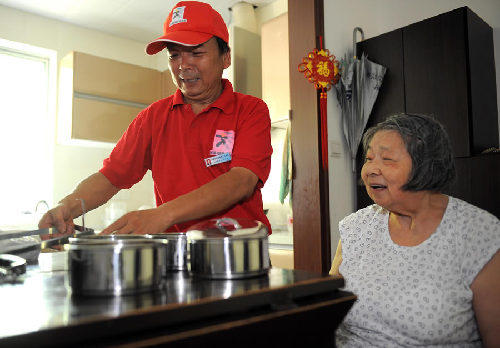 杭州社区成立“老年配送餐中心”